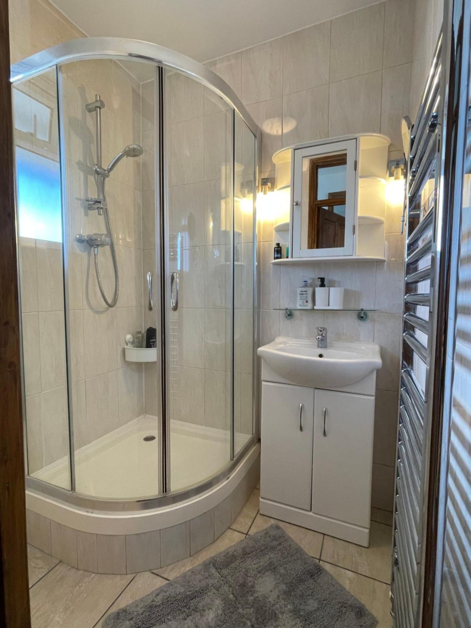 2 Bedrooms 2 Stations Londres Exterior foto