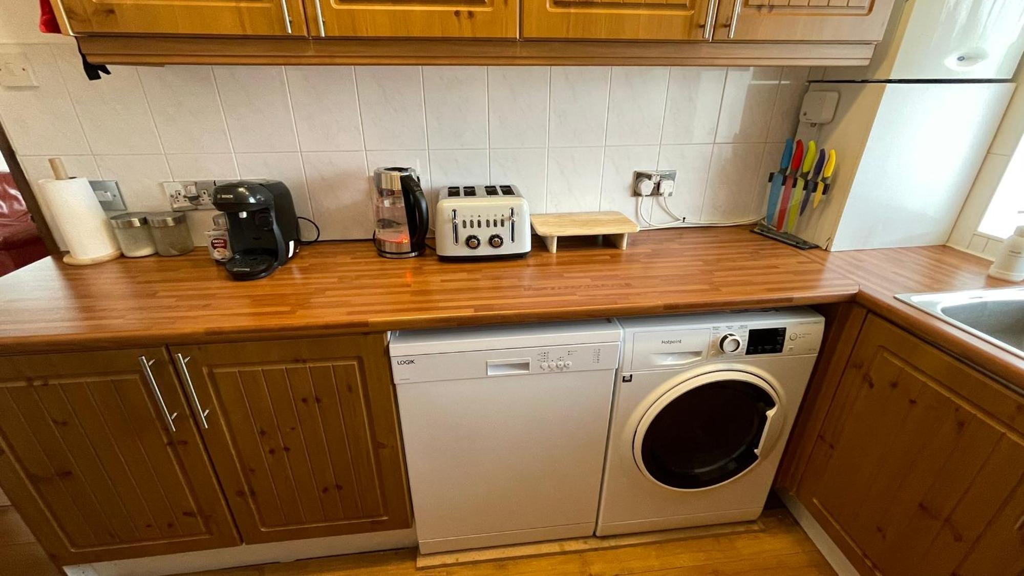 2 Bedrooms 2 Stations Londres Exterior foto